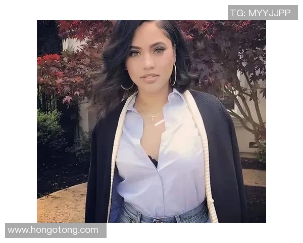 足球明星与妻子甜蜜互动瞬间揭示幸福生活的秘密与感动