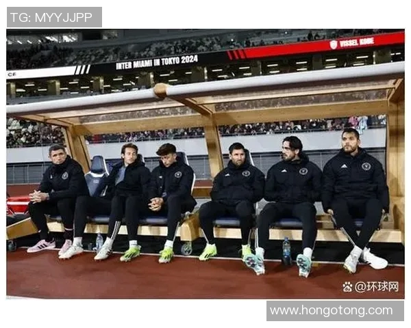 足球明星场上穿搭风格解析展现个性与实力的完美结合 足球明星场上穿搭风格解析展现个性与实力的完美结合