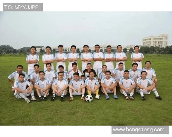 足球明星同框瞬间珍藏集锦展现绿茵场上的友谊与荣耀 足球明星同框瞬间珍藏集锦展现绿茵场上的友谊与荣耀