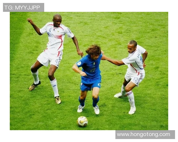 足球明星签名背后的故事与欧洲球员的传奇人生揭秘 足球明星签名背后的故事与欧洲球员的传奇人生揭秘